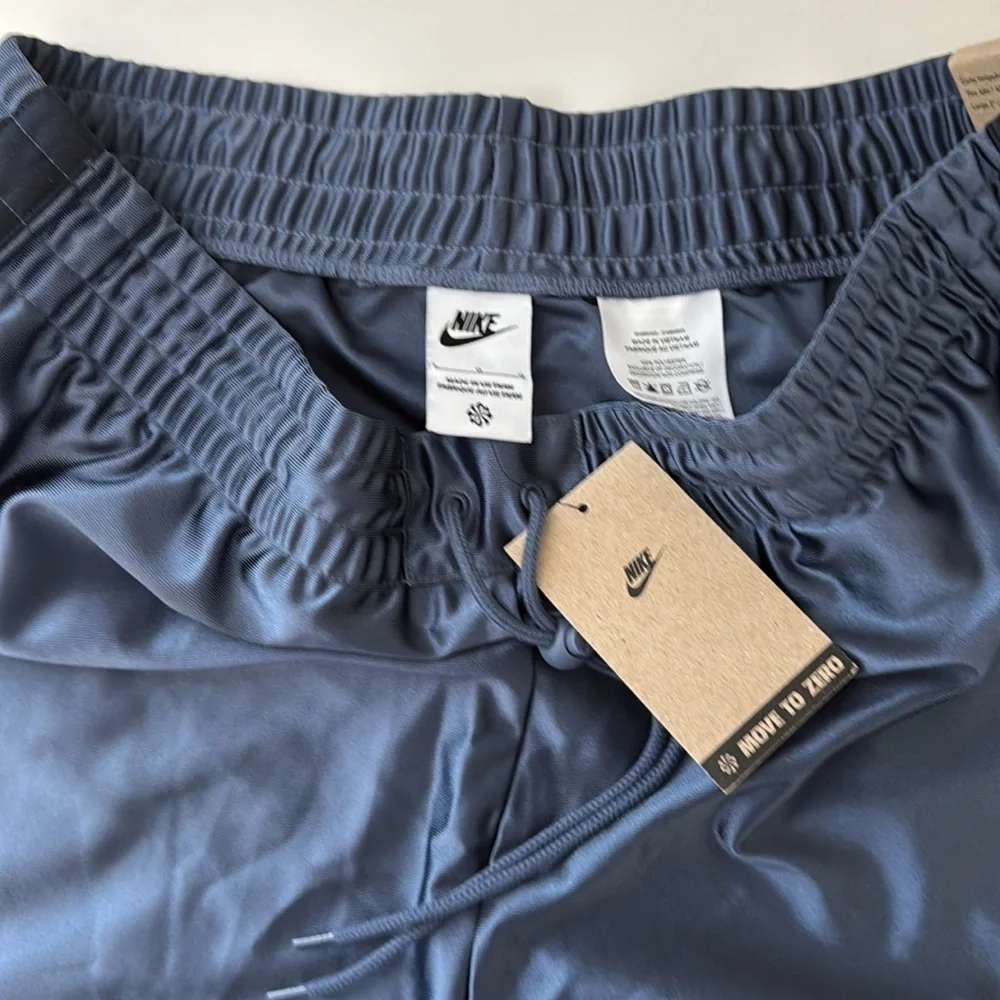 NWT Women's Nike Sportswear Circa 96 High-Waisted Breakaway Shorts Blue Size L